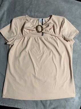 Short Sleeve Ring-Accent Blouse in Blush